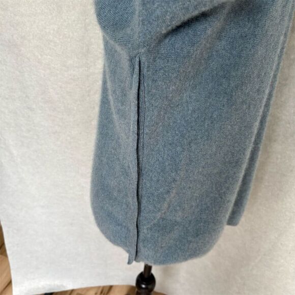 Subtle Luxury Women's V-Neck Cashmere Sweater Blue Size S Pullover - Picture 4 of 7